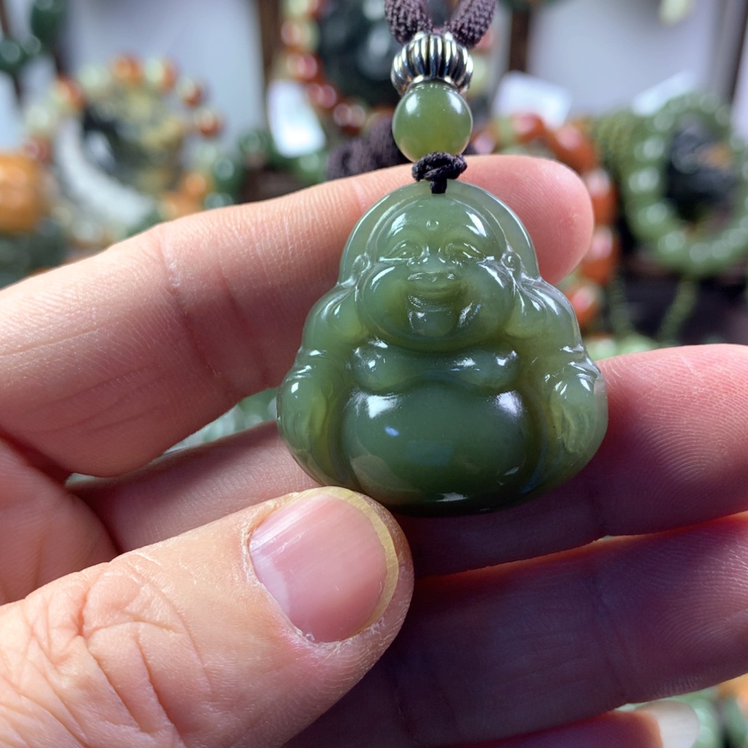 透闪石质玉挂件未镶嵌