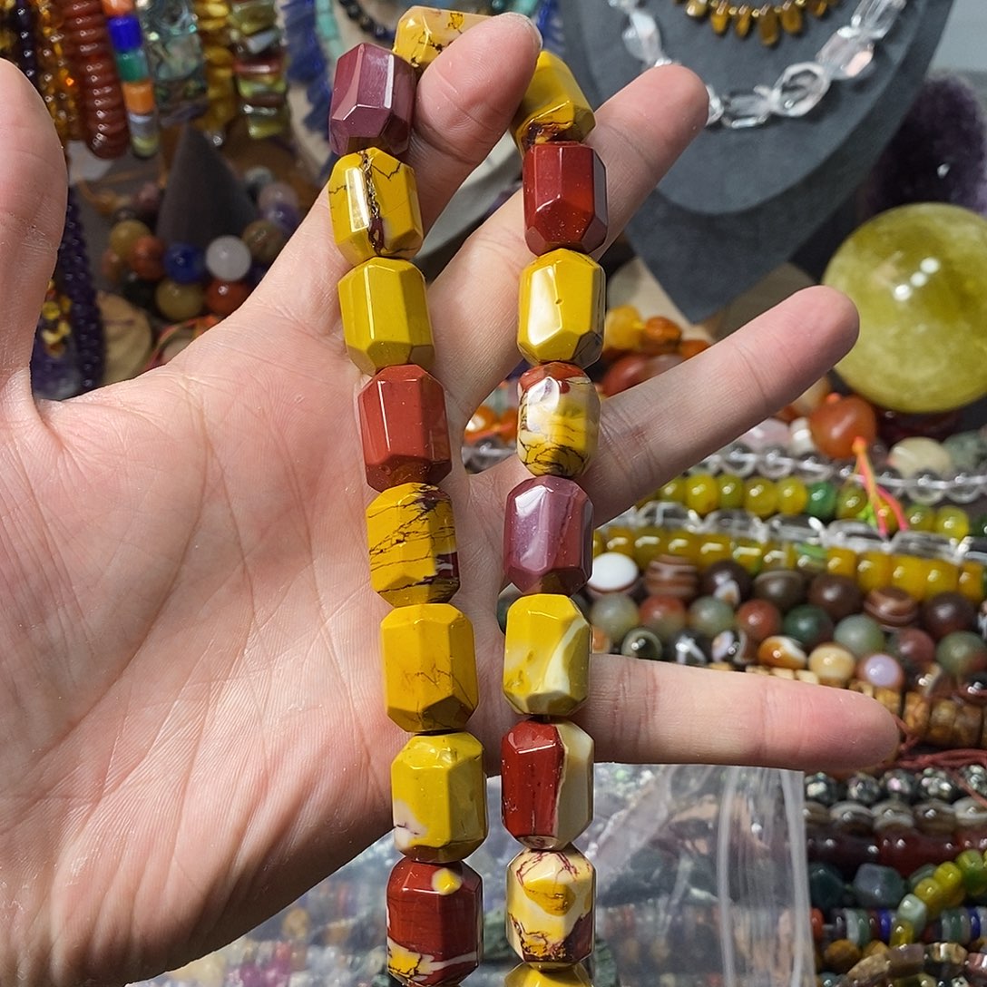 石英质玉未镶嵌，蛋黄石切面桶珠16×20mm，