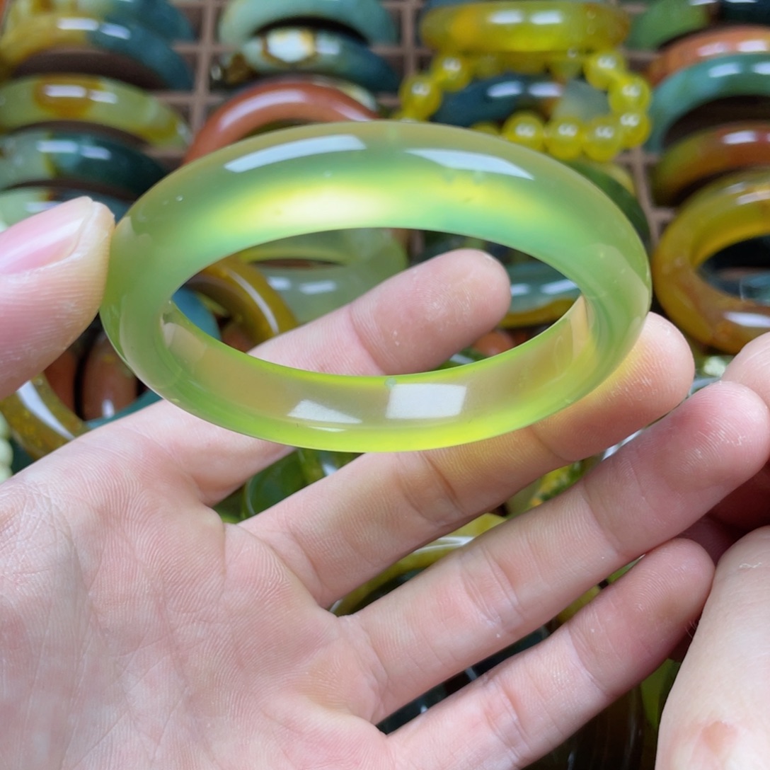 蛇纹石玉未镶嵌手镯