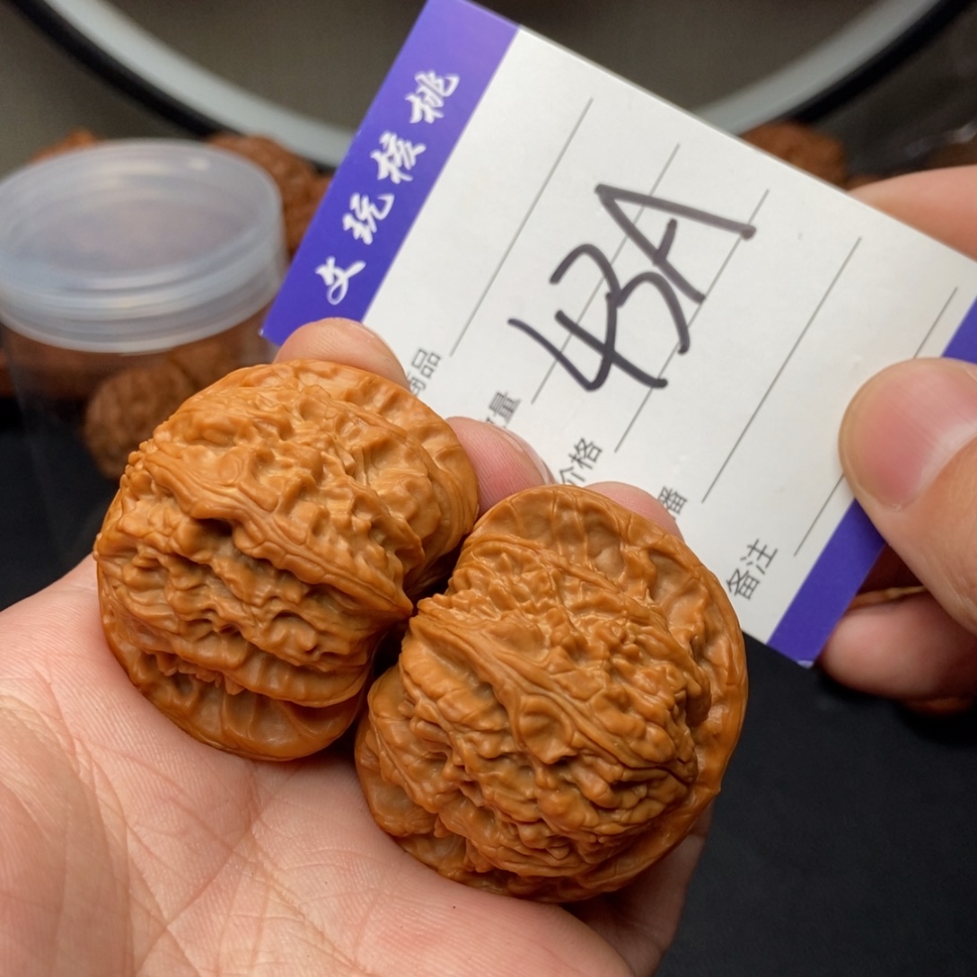 文玩核桃吊坠43白狮子