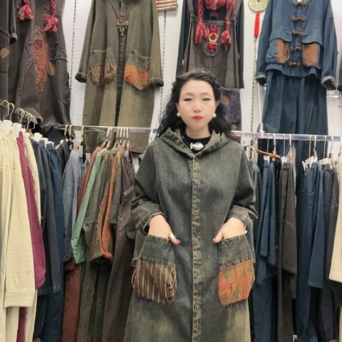 刺绣招财猫牛仔荷花风衣