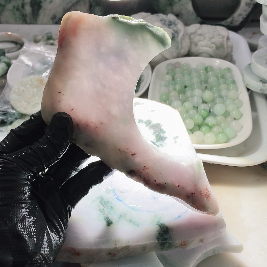 翡翠未镶嵌颈饰边角料