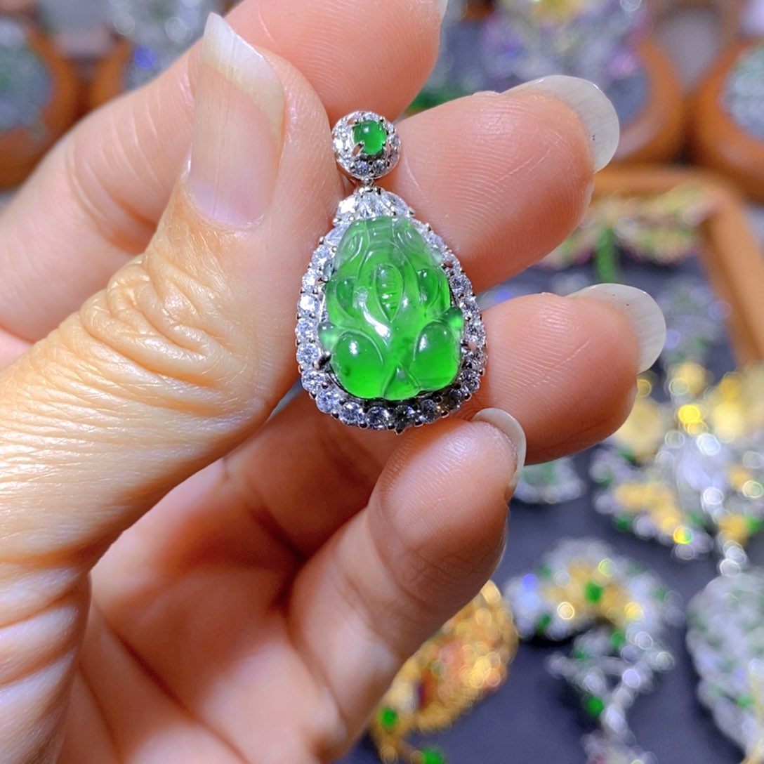 翡翠颈饰银S925镶嵌天然翡翠