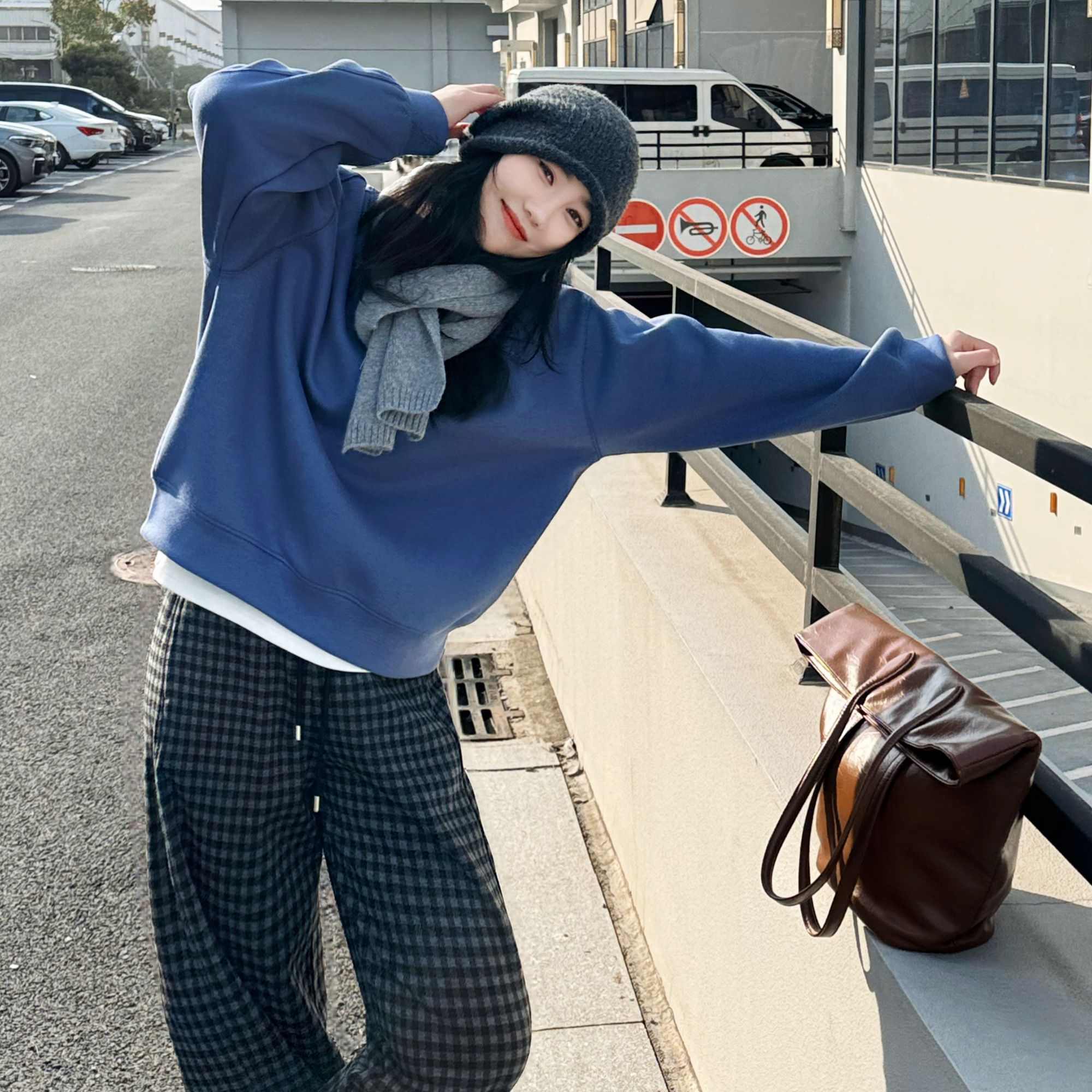 秋季简约基础百搭时尚气质宽松纯色净版套头卫衣-M25401324