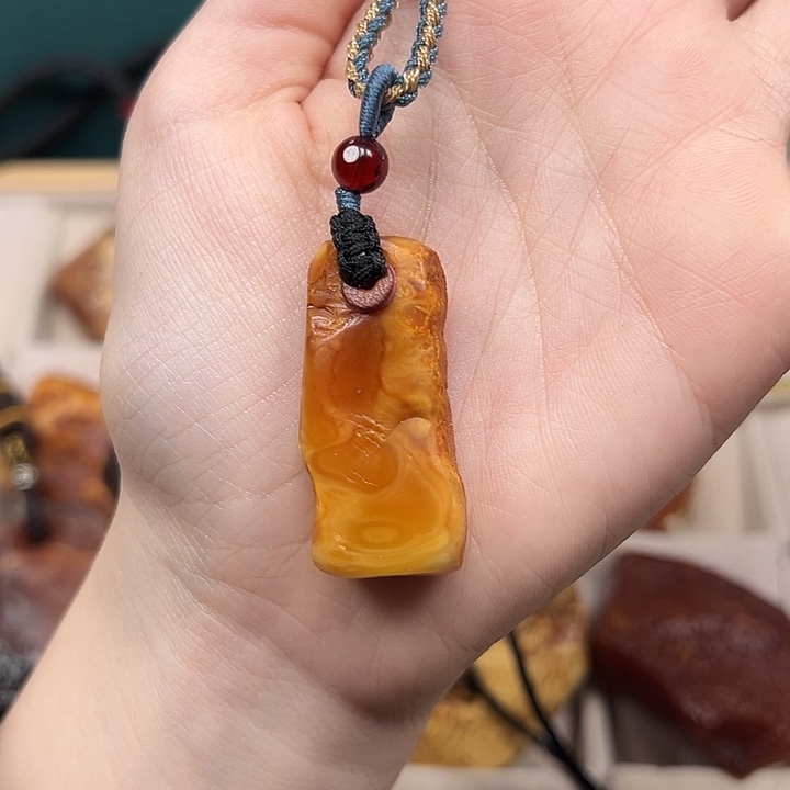 琥珀珠宝奇石未镶嵌