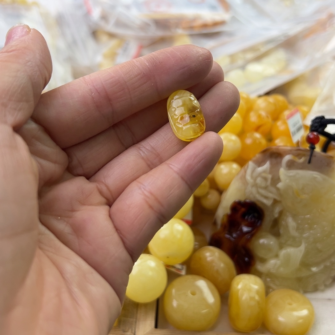 琥珀珠宝奇石未镶嵌