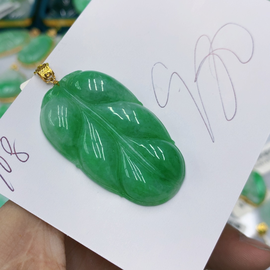 翡翠颈饰18K金镶嵌家***兽翡翠