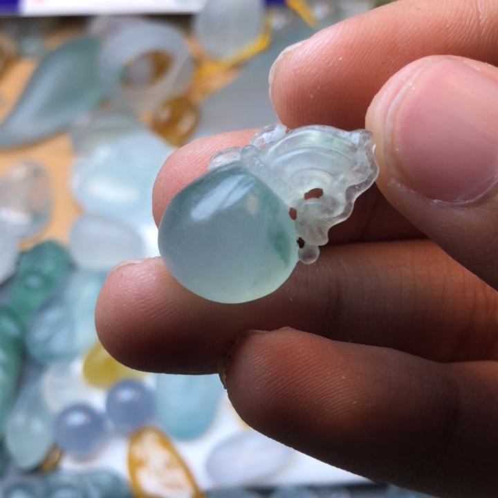 定制翡翠未镶嵌挂件