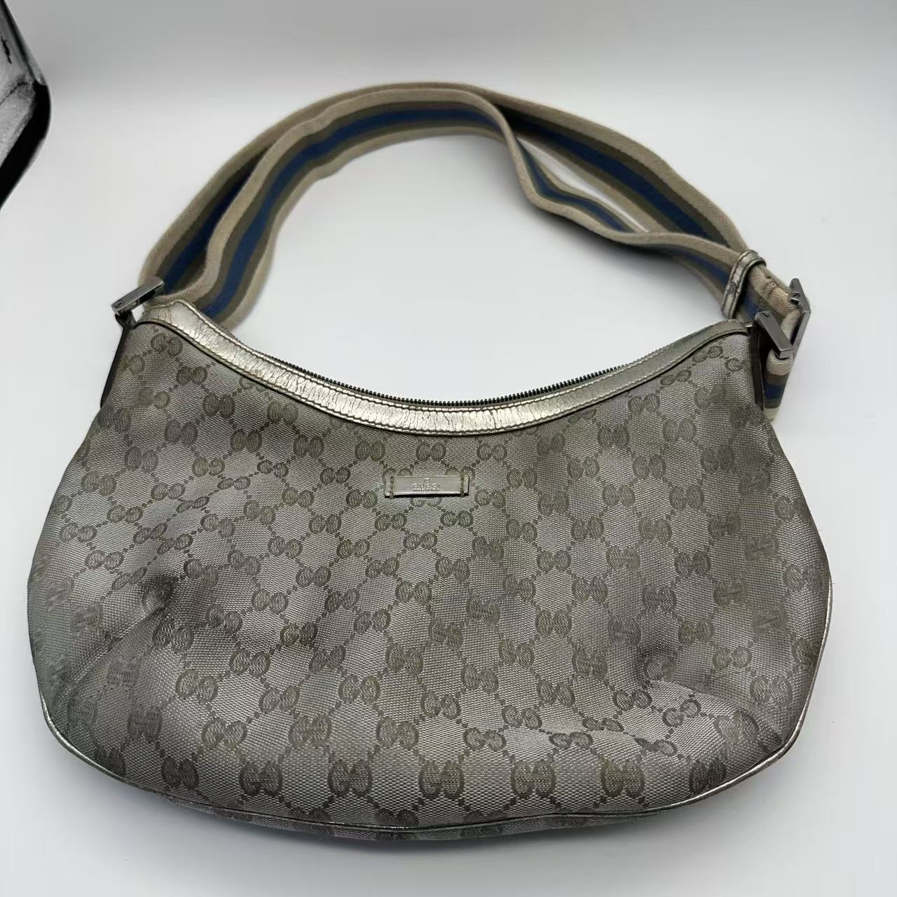 95新 GUCCI/古驰 银灰色单肩包