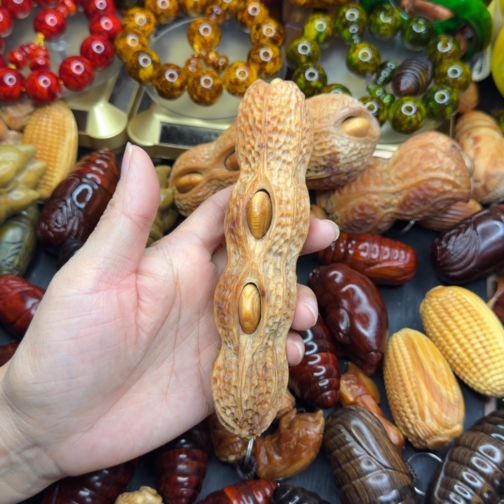 松木琥珀木文玩把件