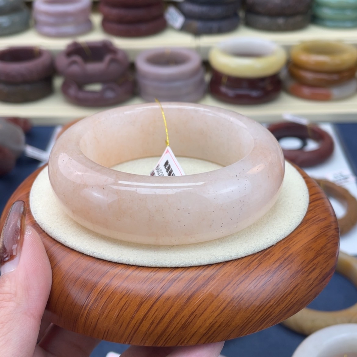 【闪购商品】石英质玉手镯未镶嵌