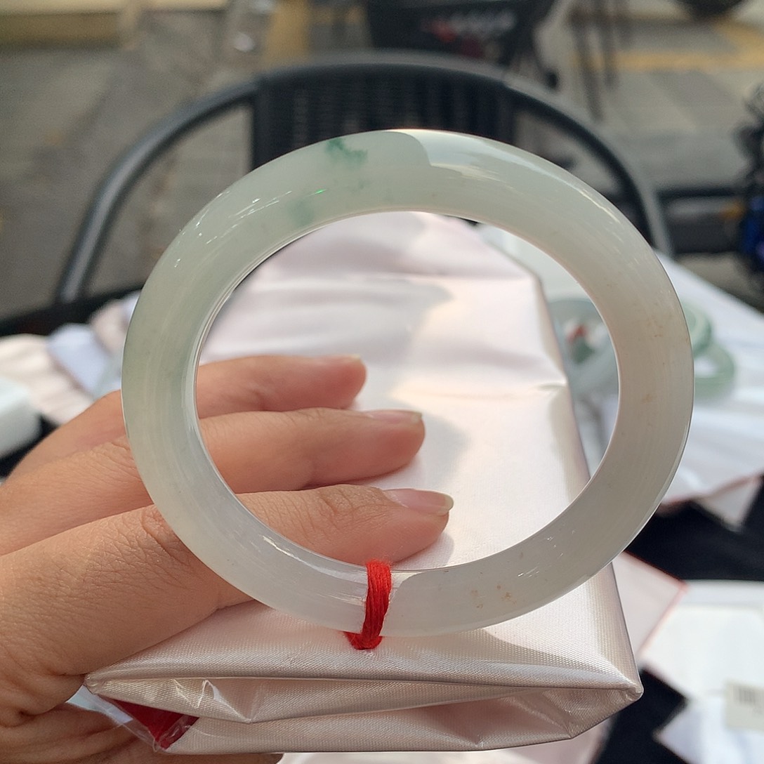 翡翠未镶嵌手镯参考价