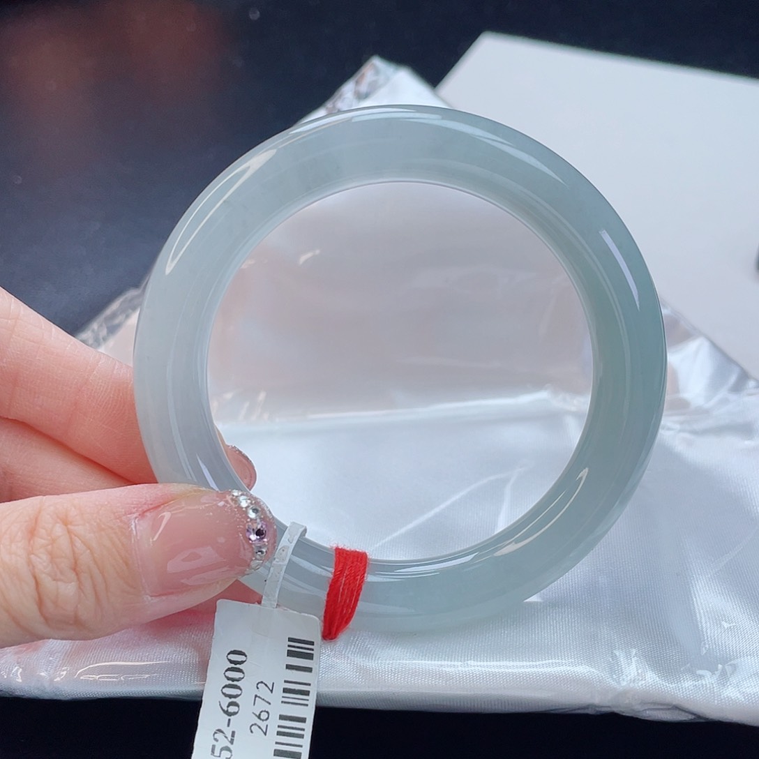 翡翠手镯未镶嵌翡翠