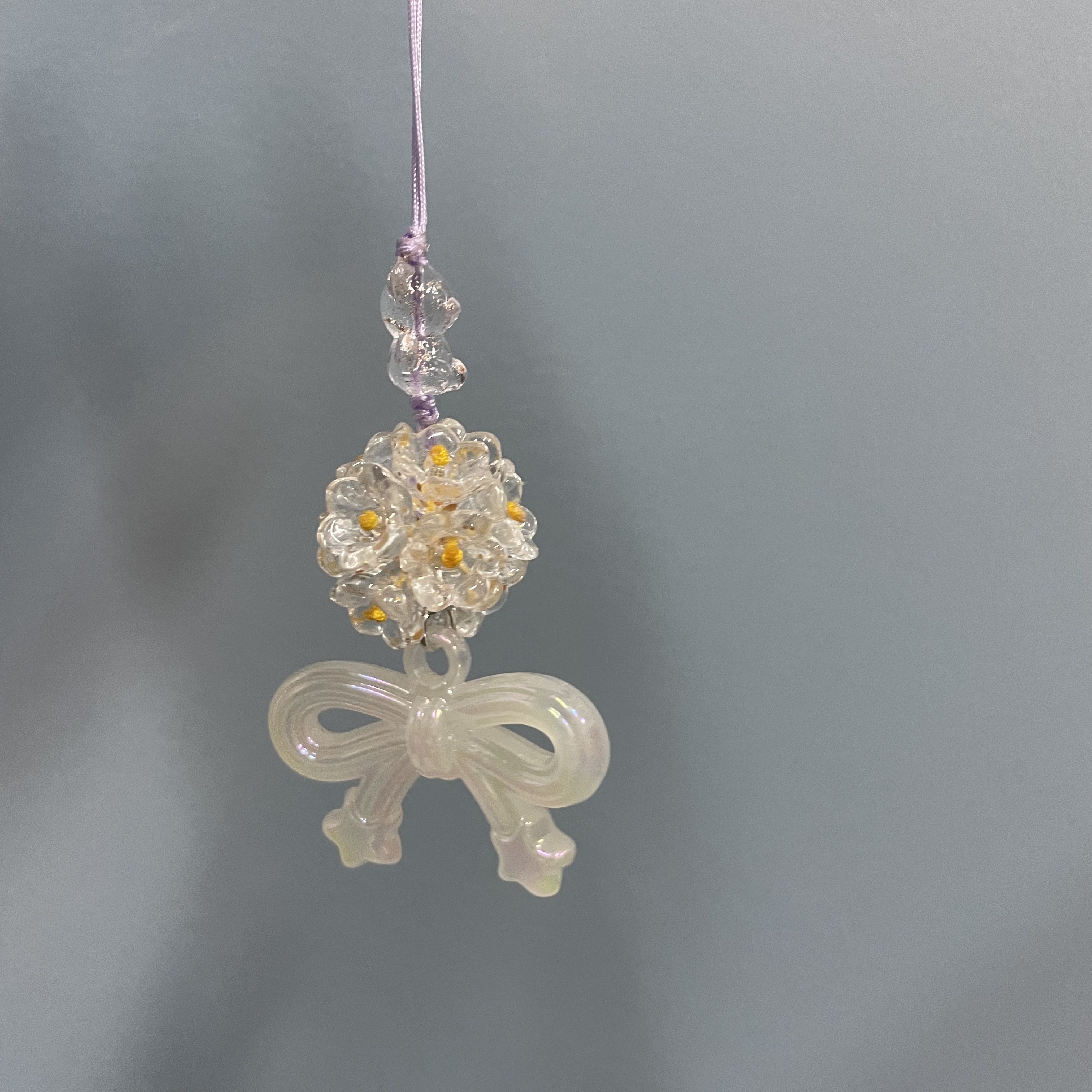 绳款淡黄色花团蝴蝶结手机坠E547