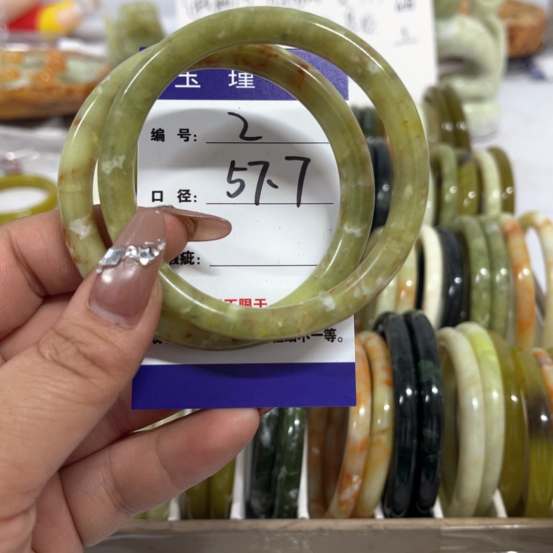 蛇纹石玉手镯未镶嵌