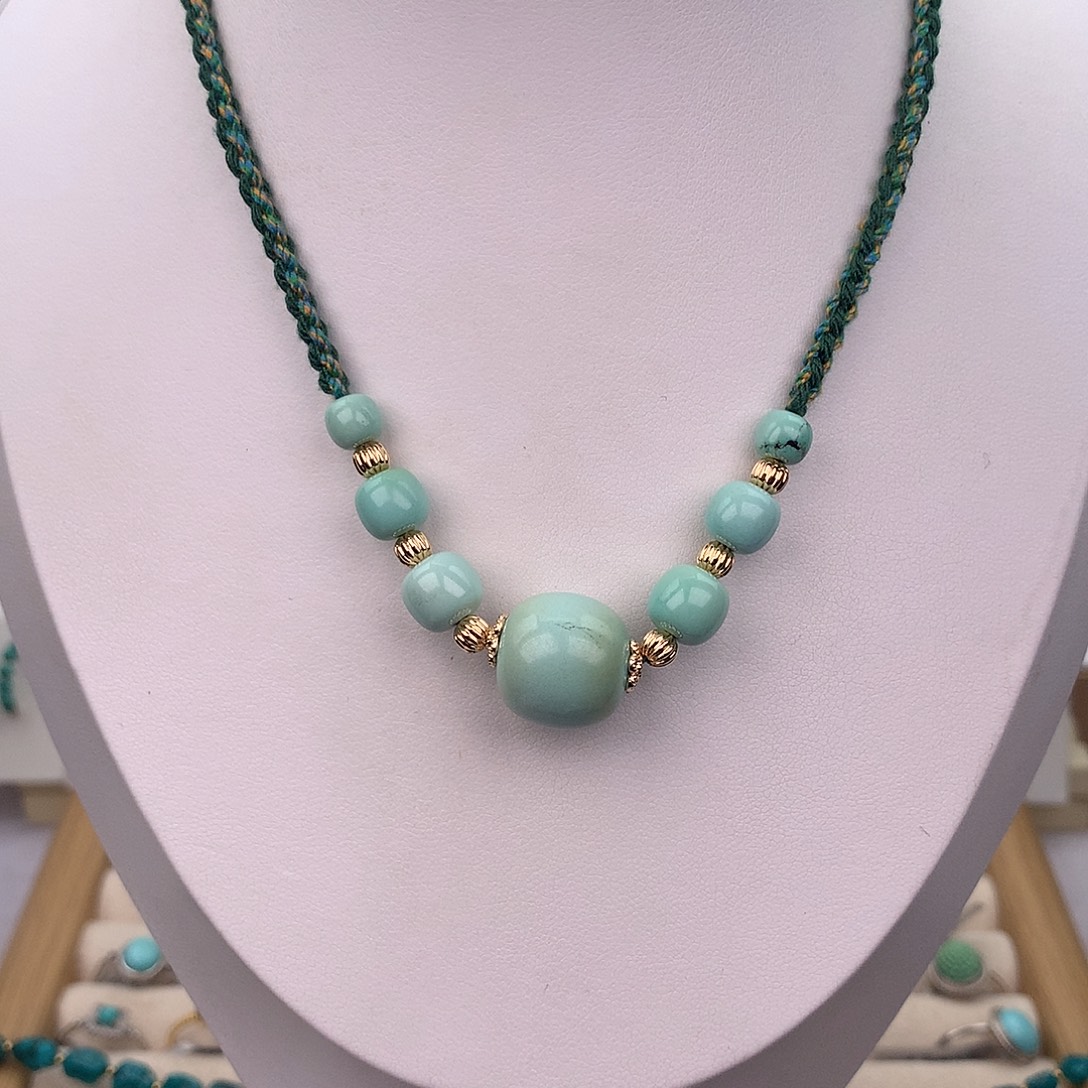 绿松石未镶嵌颈饰