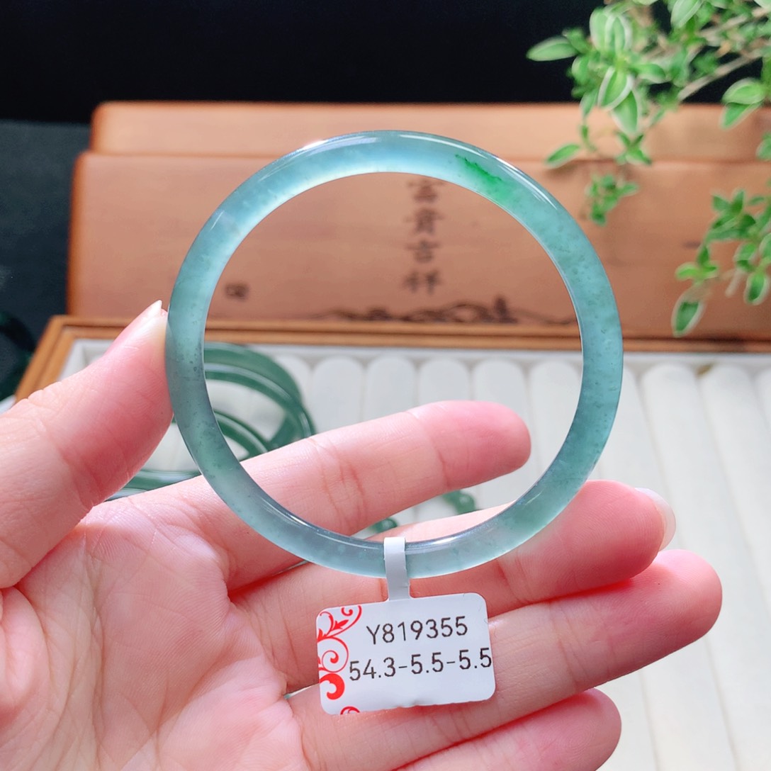 未镶嵌手镯（圆镯）翡翠
