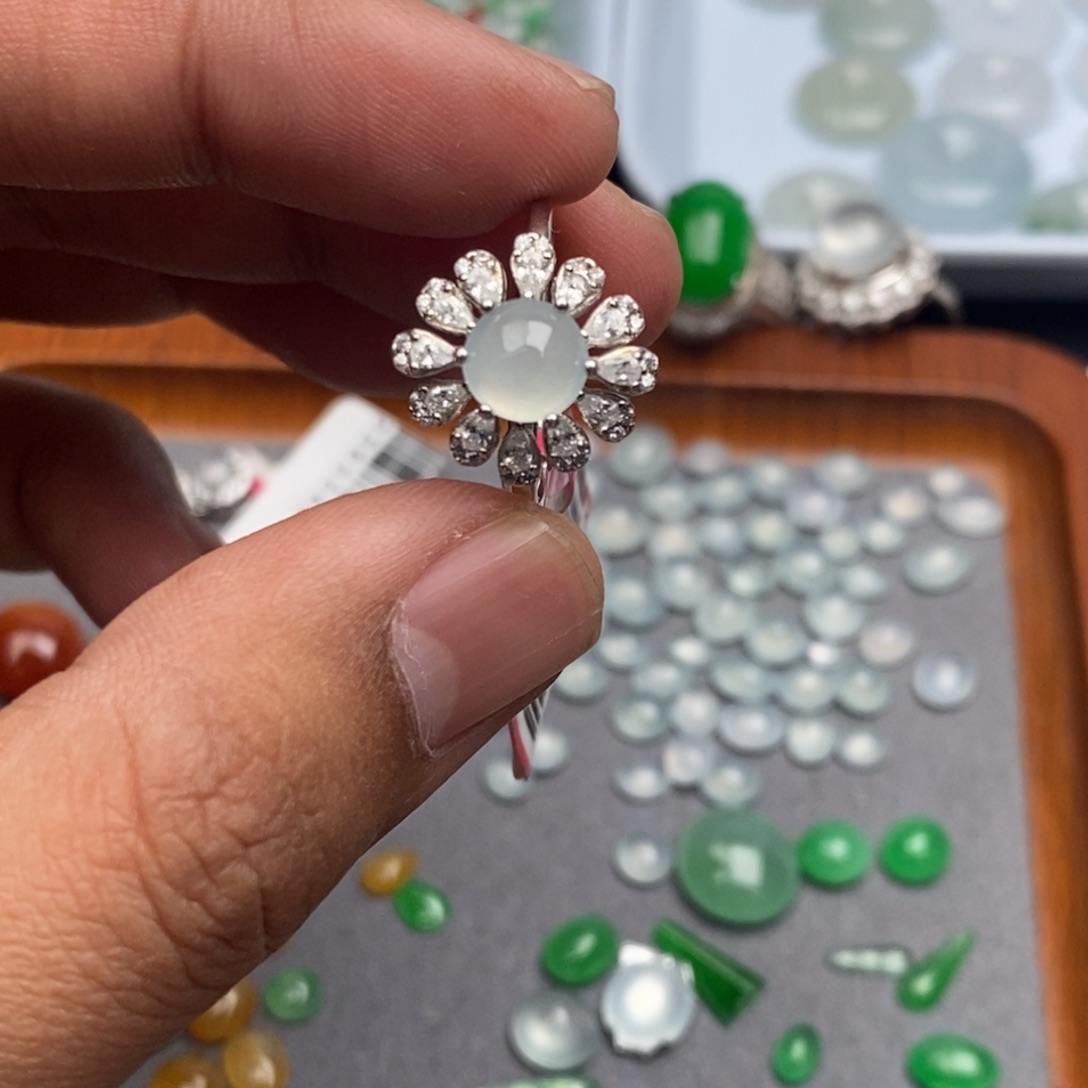 翡翠戒指银S925镶嵌翡翠蛋面