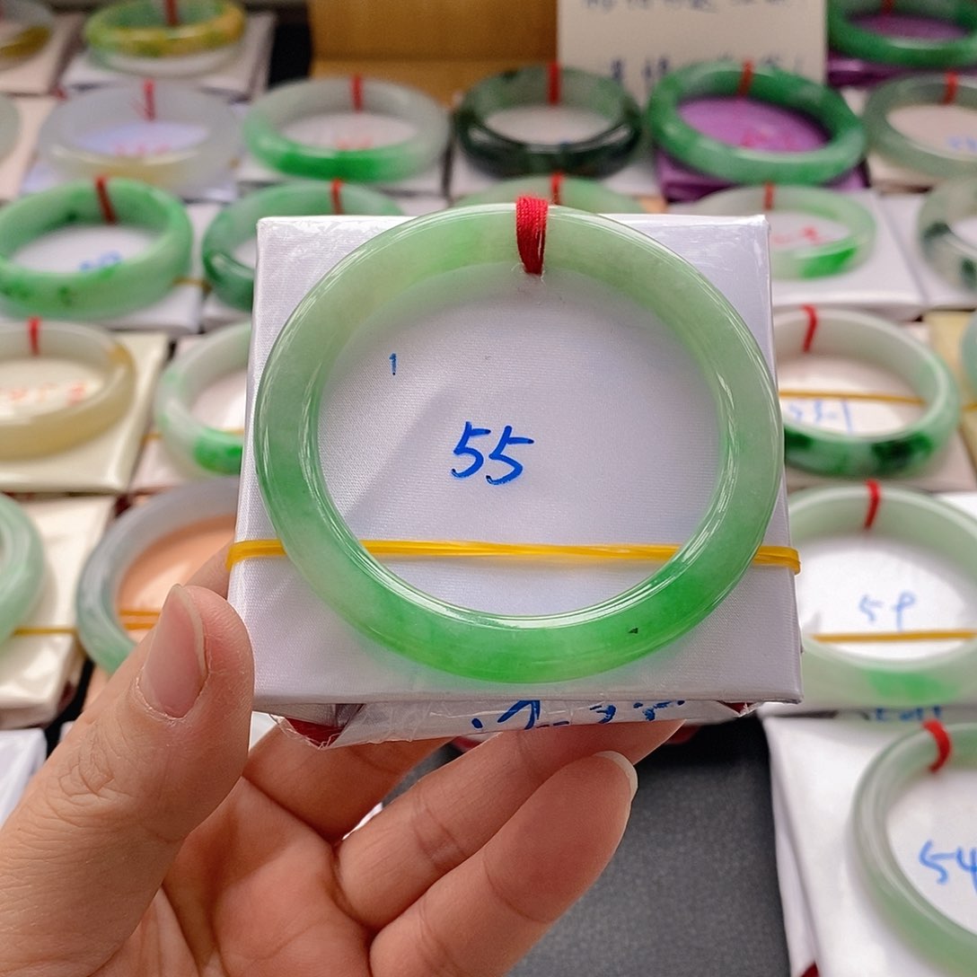 翡翠手镯未镶嵌1号