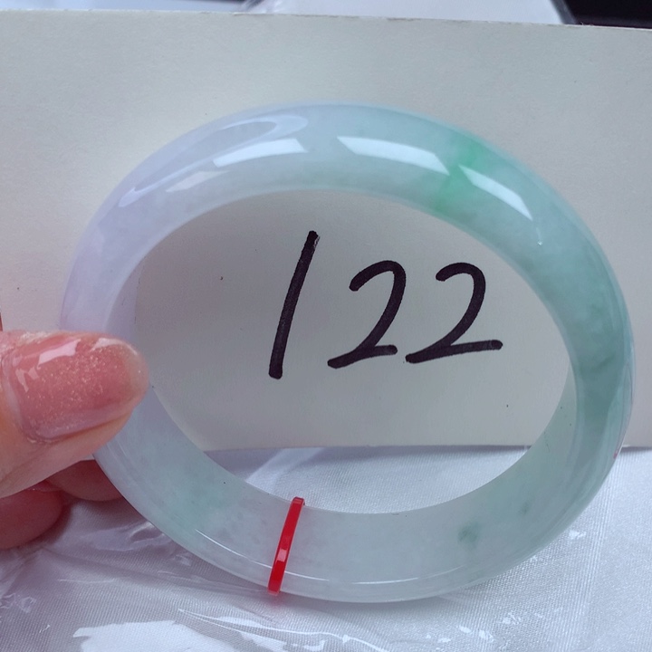 翡翠手镯未镶嵌翡翠