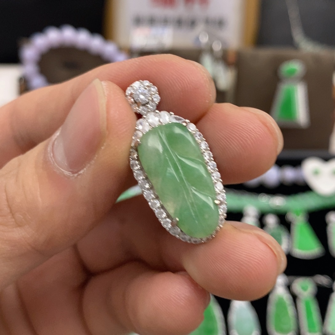 翡翠颈饰银S925镶嵌天然翡翠