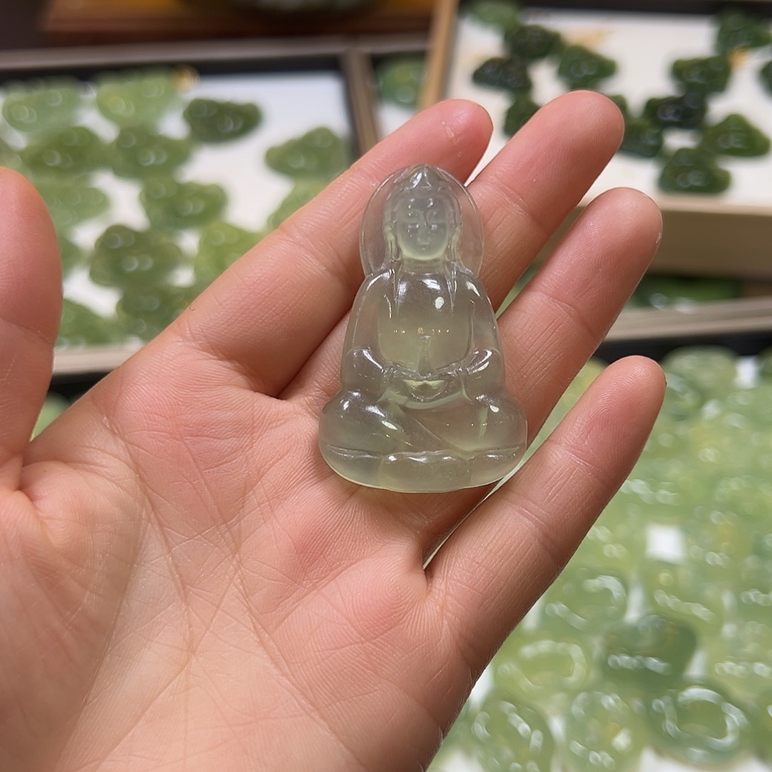 向***往蛇纹石玉未镶嵌吊坠