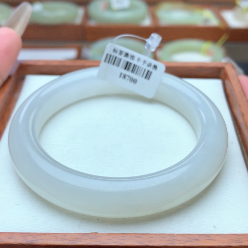 【闪购商品】和田玉手镯未镶嵌56