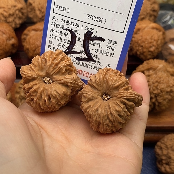 秦***居吊坠桃核南疆石狮子头36