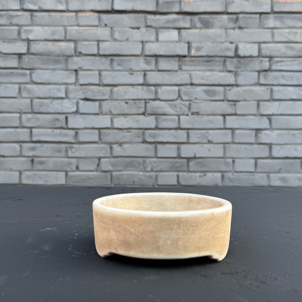 汉白玉三足盆景盆 尺寸：直径14高4cm