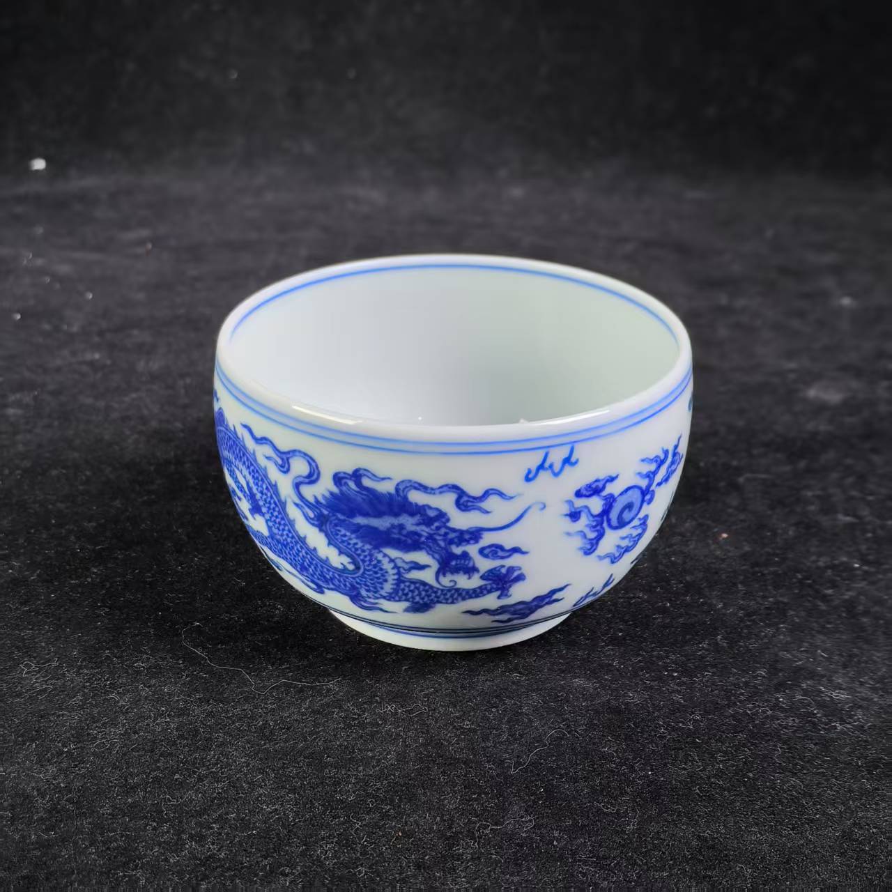 M青花双龙戏珠纹杯