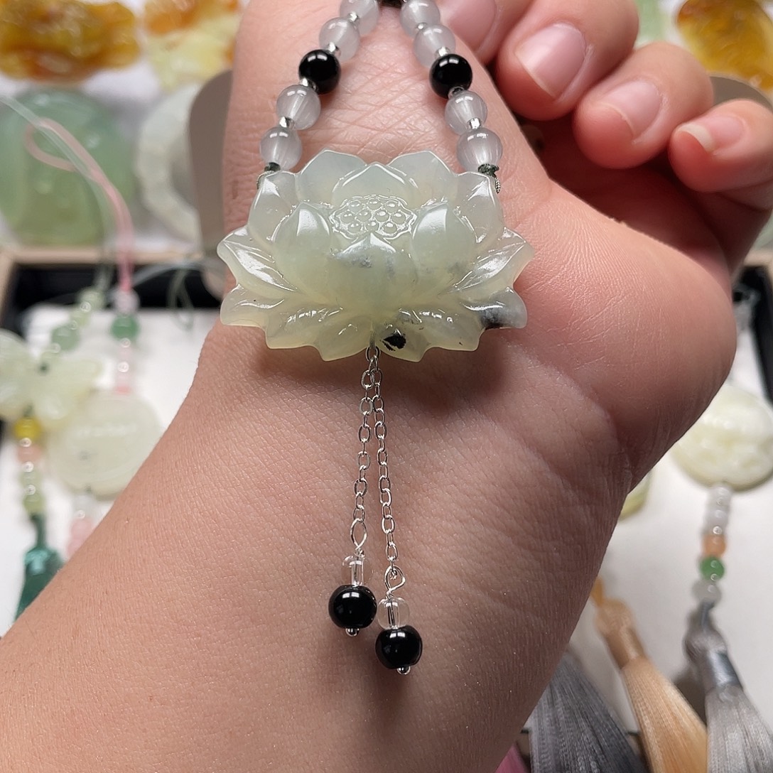 蛇纹石玉未镶嵌颈饰