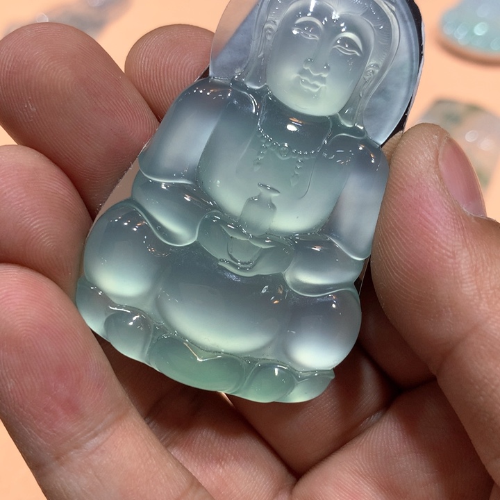翡翠颈饰未镶嵌高冰玻璃观音