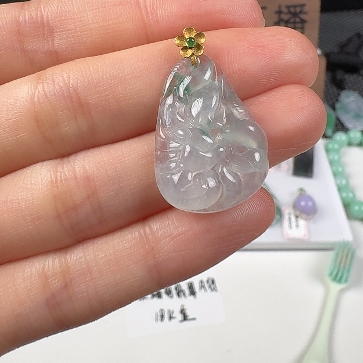 翡翠18K金镶嵌颈饰