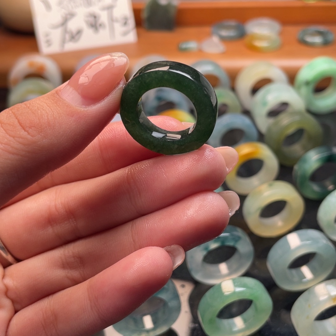 未镶嵌定制翡翠特色绿