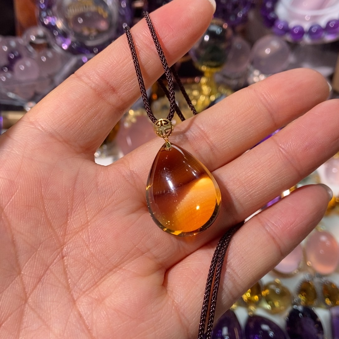 18K金镶嵌水晶颈饰