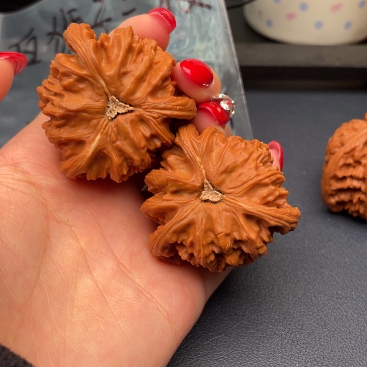 用***6文玩核桃吊坠白狮子