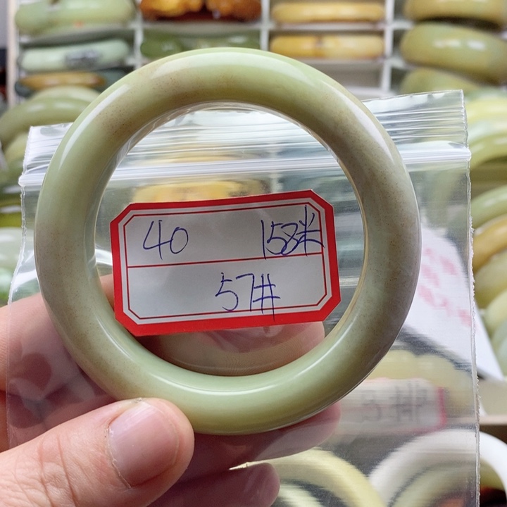 蛇纹石玉颈饰未镶嵌万**意