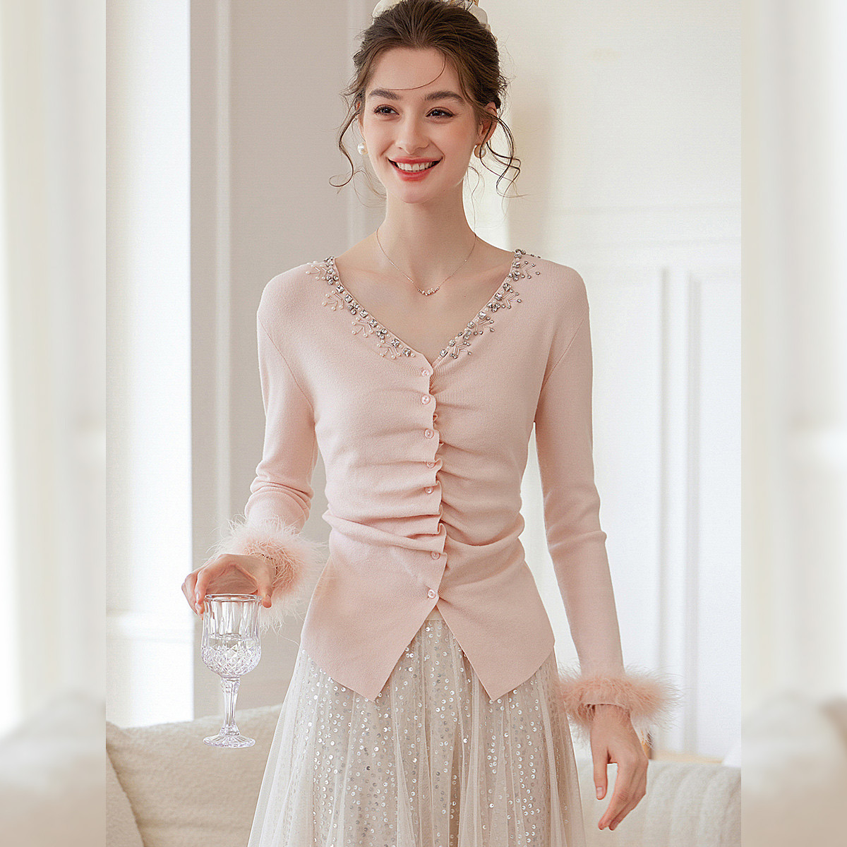 白鹿语25秋冬钉珠捏褶造型设计感温柔优雅毛毛袖口针织衫BY20199