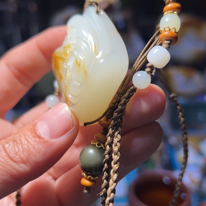 冷***羽和田玉未镶嵌挂件