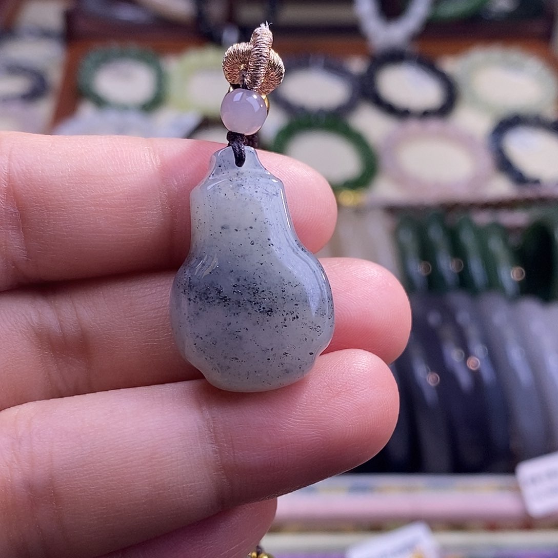 颈饰未镶嵌和田玉新疆山料青花宝瓶吊坠