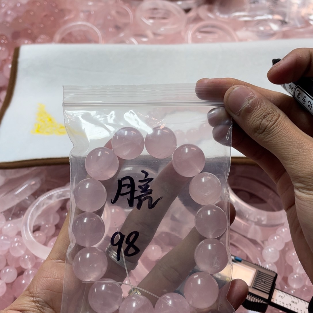 水晶天然莫粉手串未镶嵌