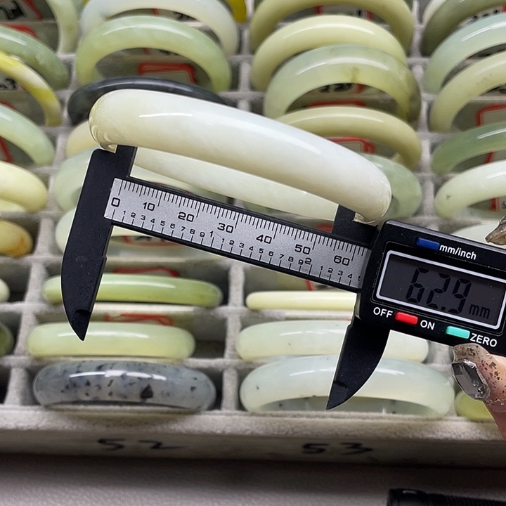 蛇纹石玉未镶嵌手镯227