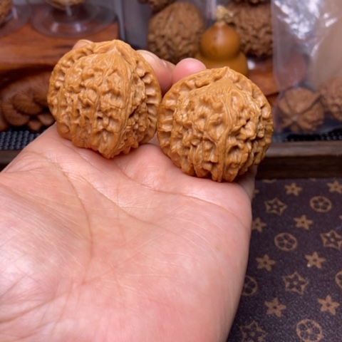 文玩核桃把件三角白42