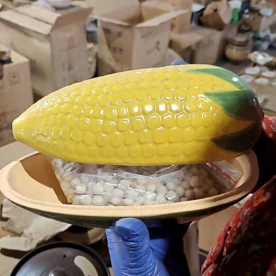 摆件盘子碗茶壶啥都有