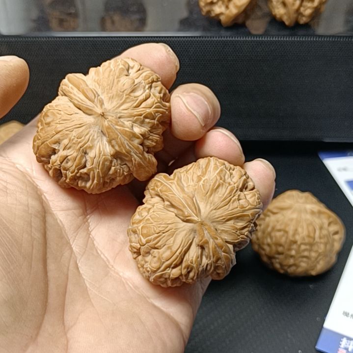 【闪购商品】会****巴文玩核桃元宝手把件45尺