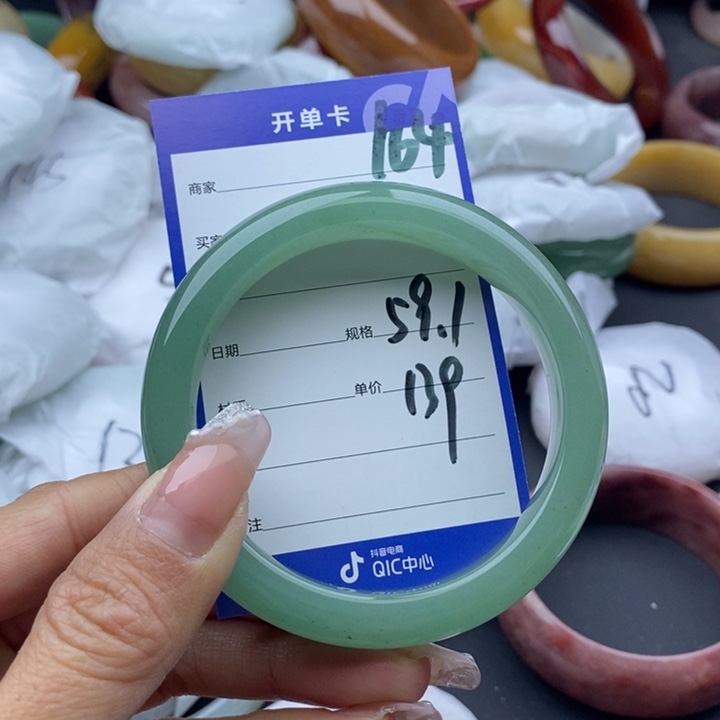 石英质玉手镯未镶嵌