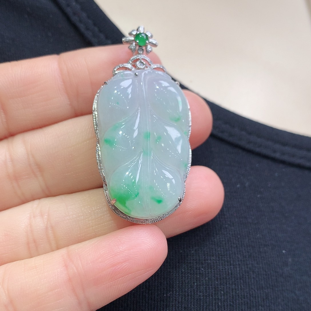 翡翠颈饰18K金镶嵌叶子