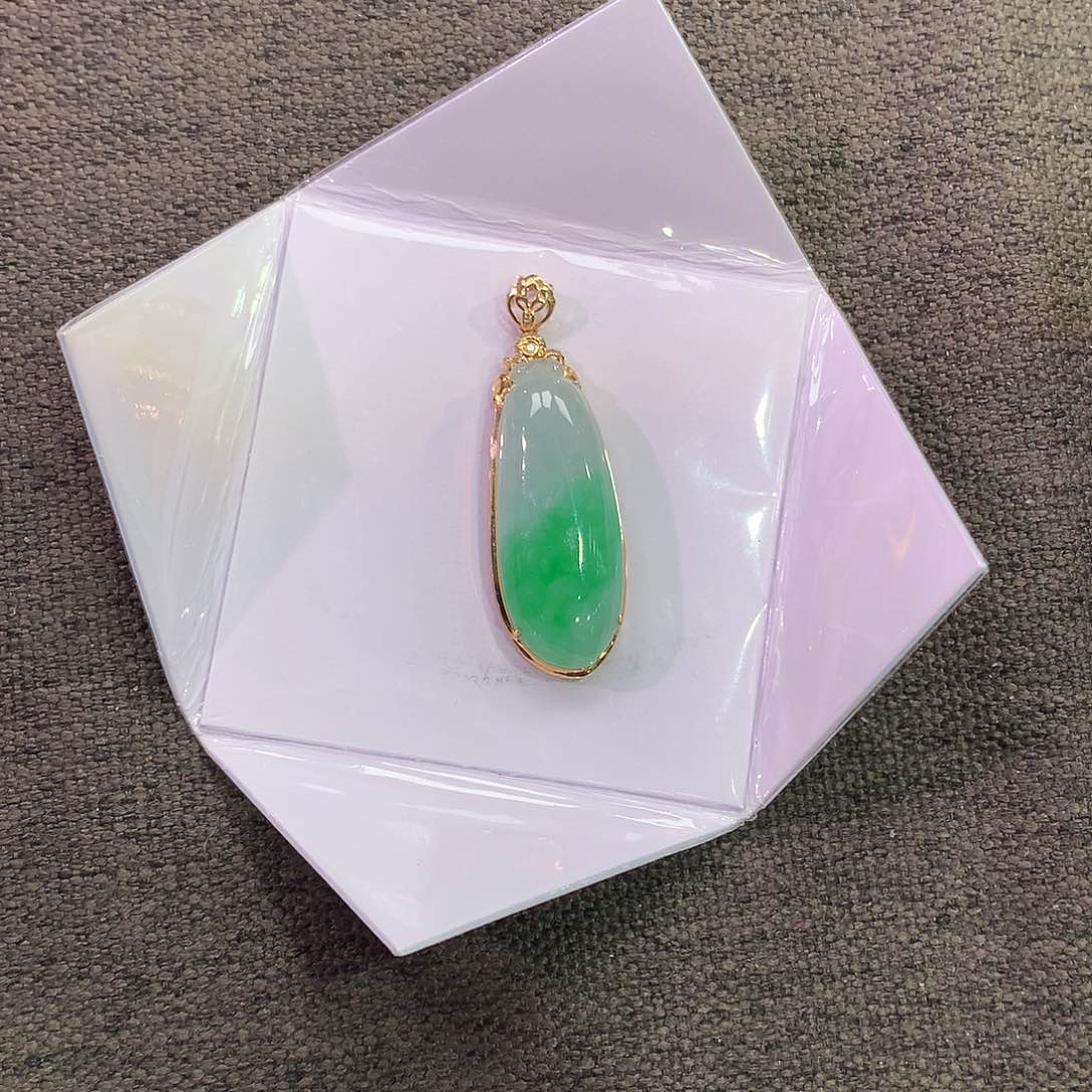 翡翠吊坠(赠链)18K金镶嵌
