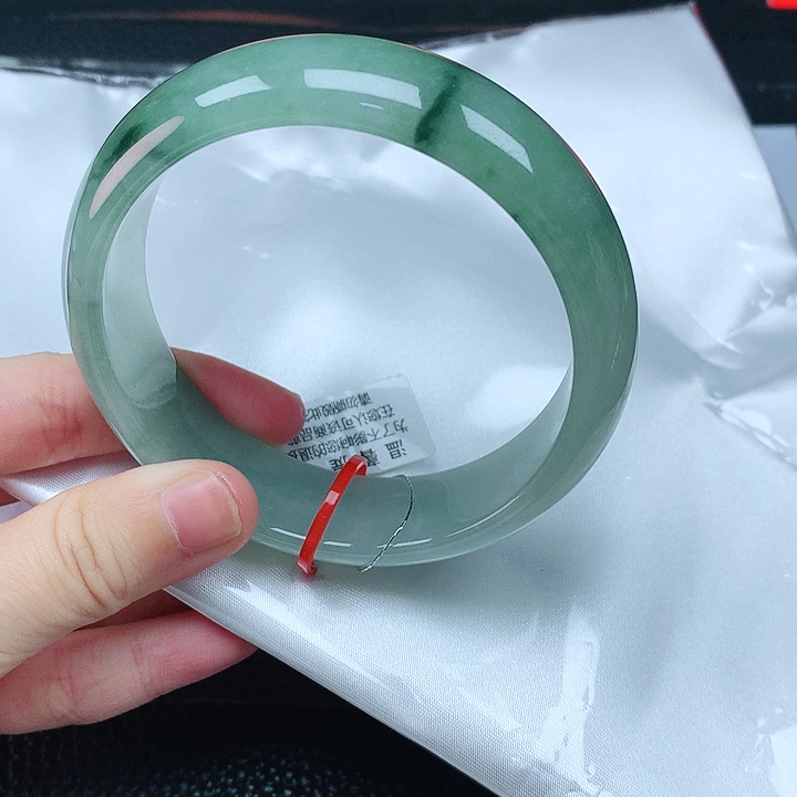 翡翠手镯未镶嵌59圈
