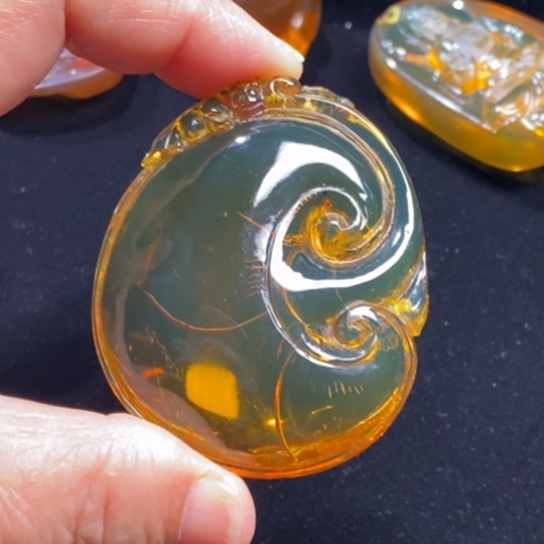 琥珀未镶嵌裸石蓝珀如意22.2克